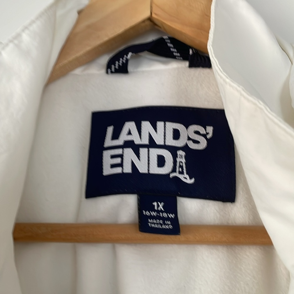 XL - NWOT - Lands' End White Hooded Jacket with belt - Picture 3 of 6